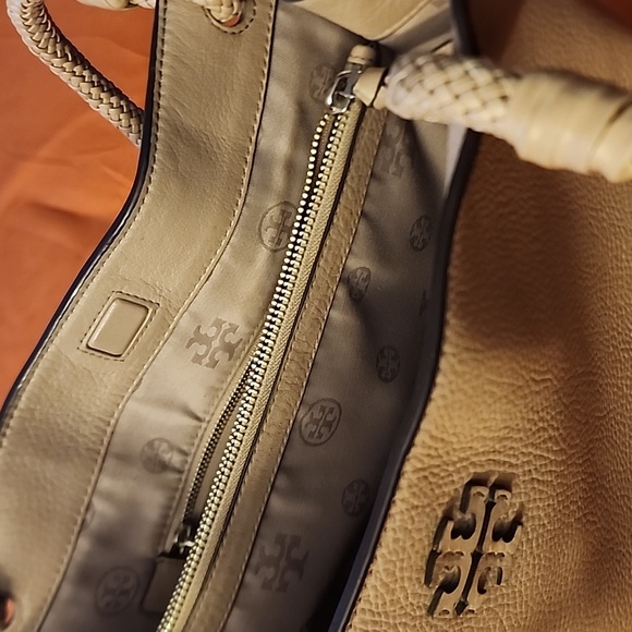 Authentic Tory Burch gray leather bag. - Picture 6 of 7